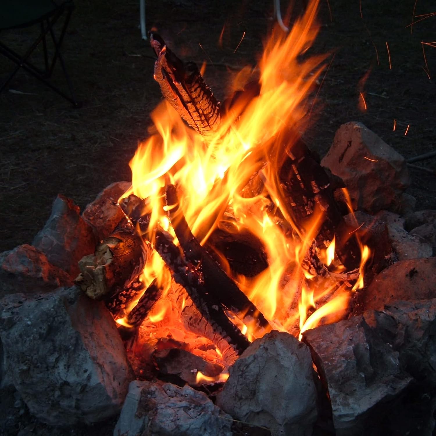 YANEK Firewood – 8KG European Dried Birch Wood Logs | For BBQ, Camping, Fire Pits & Outdoor Cooking | Wholesale BBQ Grills & Fuel UAE.